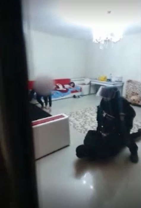 Clanul Toporaru din București a fost anihilat. Liderul și fiii săi au fost încătușați în urma unor percheziții care au fost filmate | FOTO