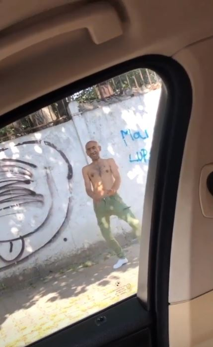 Daniela Crudu, lăsată fără cuvinte de un bărbat care i-a oferit un show incitant în plină stradă! Reacția brunetei când acesta a făcut unele semne obscene