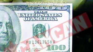 Doi pusti de 17 ani falsificau dolari intr-un apartament din Navodari