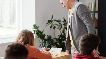 Cât va câștiga un profesor debutant după noua salarizare. Schimbări importante în educație