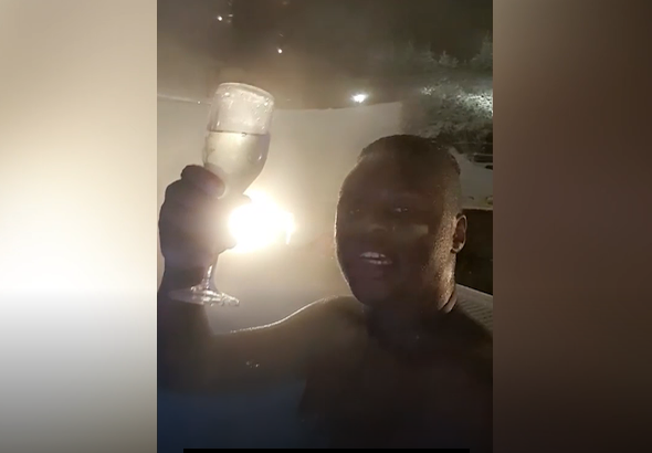 Video incendiar cu Laurette, o amică și fotbalistul lui Dinamo în jacuzzi! Reacția mulatrei: ”A făcut-o în glumă!”