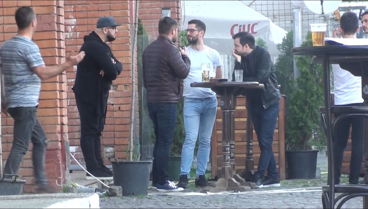 Băieții de la 3 Sud Est au pus la cale spectacolul la un pahar de bere