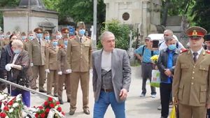 Gigi Becali, prezent la înmormântarea marelui Ion Dichiseanu. Latifundiarul din Pipera a ajuns la Cimitirul Bellu