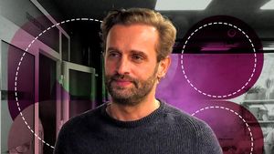 Cum arată casa lui Sorin Brotnei din Maramureș. Acoperișul e realizat într-un mod care nu se mai folosește în prezent