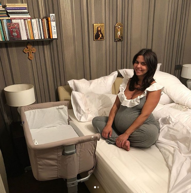Andreea Popescu a născut! Prima poză cu bebelușul fostei dansatoare a Deliei