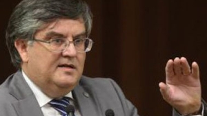 Nu ştie limba germană, dar a tradus două cărţi. Rectorul Universităţii Bucureşti, propus pentru funcţia de ministru al Educaţiei, s-a dat singur de gol

