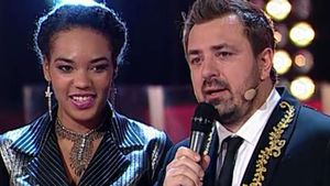 Julie Mayaya este Vocea Romaniei! A castigat marele premiu de 100.000 de euro!