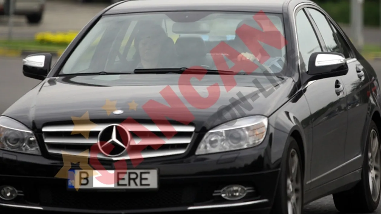 Vlad Enachescu, sofer de lux!  Isi plimba asistenta cu Mercedesul