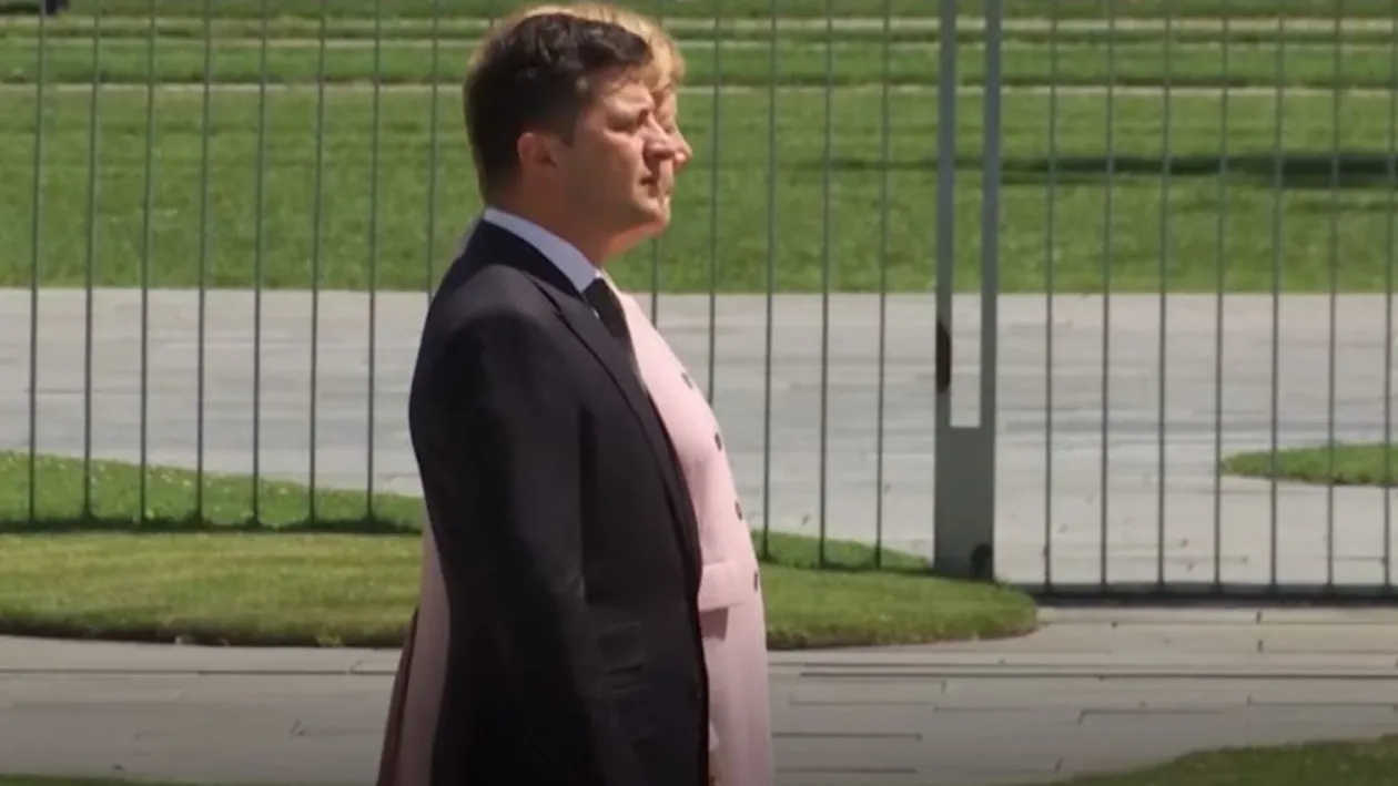 Imagini șocante! Pe Angela Merkel a apucat-o tremuratul, lângă președintele Ucrainei