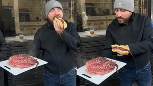 Cât costă acum celebrul Octopus Kebab al lui Pescobar. Patronul Tavernei Racilor a scăzut prețul: ”Bine rău de tot!”