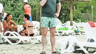 VIDEO “Gasca nebuna” a lui Vasile Siman a aterizat la Mamaia! Imagini senzationale cu patronul Sportului Studentesc pe plaja