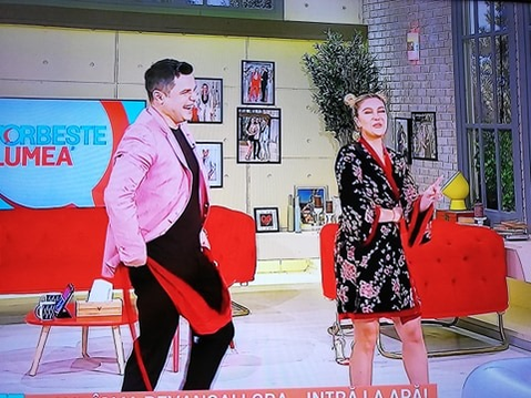 Lora s-a dezbrăcat în direct, iar Cove, care o descălțase, a avut un șoc: “Dezamăgirea e maximă!”