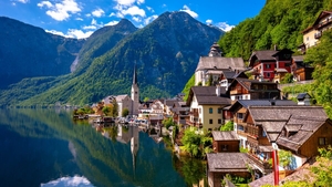 Țara din Europa care oferă vacanțe gratuite tinerilor care renunță la telefonul mobil. Ce urmărește acest experiment, de fapt