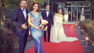 DINU şi DEEA MAXER şi-au năşit prietenii! Cum au apărut pe covorul roşu