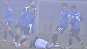 Întrerupt de ceață, meciul Viitorul – Poli Iași se reia marți din minutul 68 de la 0-0!