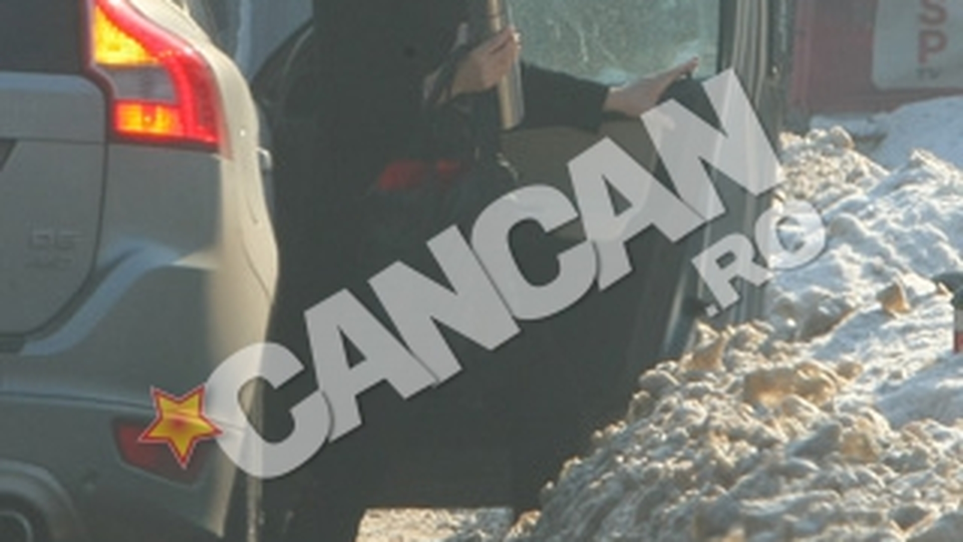 Andrei Zaharescu e asaltat de fani si cand e camuflat!