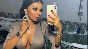 Scandal cu Poliția! E implicată bomba sexy, fosta noră a lui Sile Cămătaru