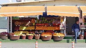 Un bărbat din Maramureș câștigă dintr-un litru cât alții într-o zi de muncă. Produsul său este la mare căutare