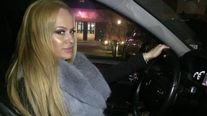 Anda Adam merge cu fetiţa peste tot! Vedeta şi-a luat copilul la studio