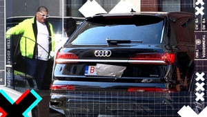 Fiul fostului vicepremier se pune la adăpost pe timp de criză. Audi Q7 S line “țiplă”, de 120.000 euro, la scară și…