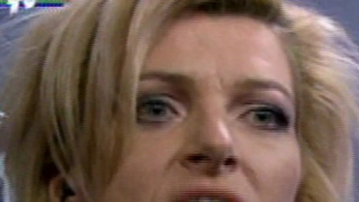 N-a ales-o niciunul, dar cand Brenciu a vazut-o, i s-au aprins calcaiele dupa ea! Mi-e drag de tine! Vezi cine l-a ravasit pe artist, la Vocea Romaniei!