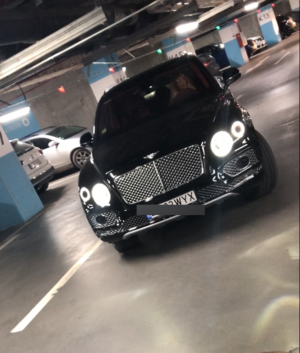 Maya, la volanul superbului său Bentley Bentayga, de un sfert de milion de euro!