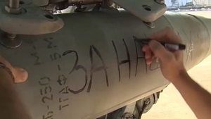 VIDEO INEDIT! Ce mesaje au scris rusii pe bombe inainte de a ataca Statul Islamic
