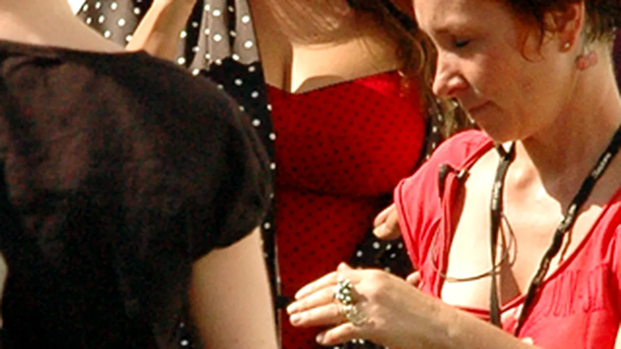 Ce face Penelope Cruz la Roma? Infuleca si umbla pe strazi in halat de casa
