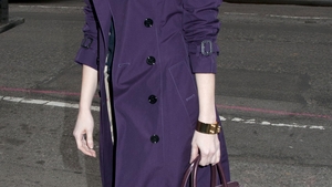 Cele mai în vogă vedete de la Hollywood îţi propun cum să te îmbraci cu stil în acest sezon! Ai adopta un astfel de look?