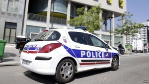 Caz șocant! O româncă din Franța și-a strangulat băiețelul în vârstă de 6 ani, iar fetița ei a fost găsită cu cioburi înfipte în picioare