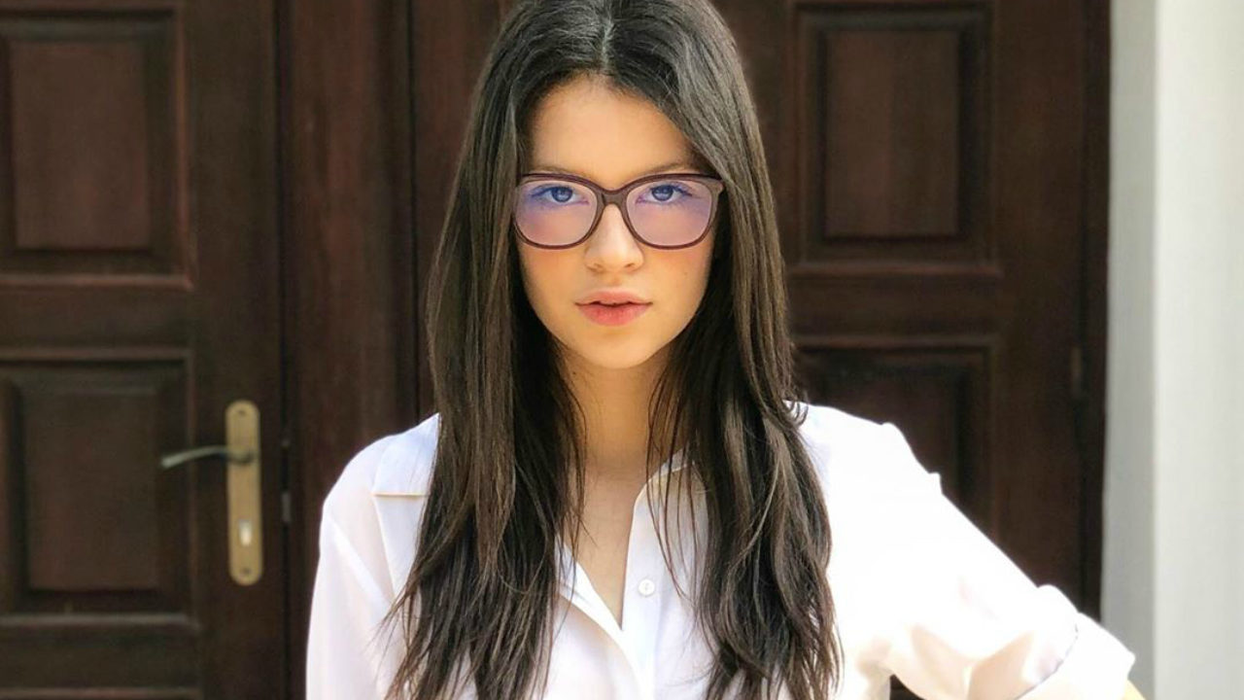 Ghiță ar înnebuni dacă ar vedea-o! Cum a putut ieși Cleopatra Stratan din duș! Tânăra de 17 ani, surprinsă într-o ipostază care induce bărbații în eroare! FOTO