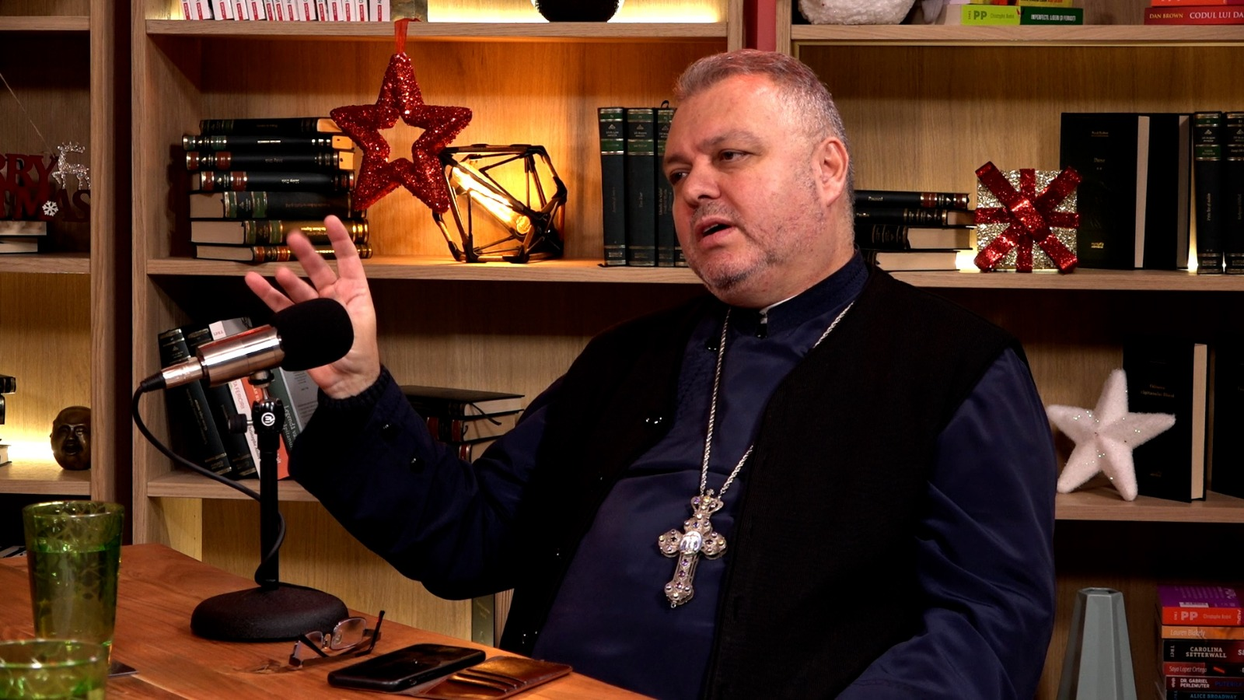 Cu multe surprize vine podcastul „ALTCEVA cu Adrian Artene” și în luna sărbătorilor / (Sursa: Captură video)