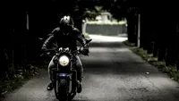 „Lupu’ de la rutieră” a mai făcut o victimă la Brașov. Un motociclist s-a ales imediat cu dosar penal