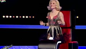 Loredana Groza, INCREDIBIL de sexy! Vezi ce tinuta a purtat in seara aceasta, jurata de la "Vocea Romaniei"!