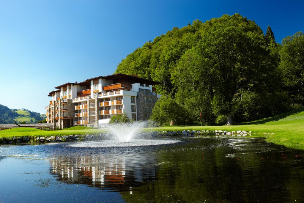Petrecerea a avut loc la Grand Tirolia Kitzbühel, un hotel luxos din Kitzbühel, Austria.