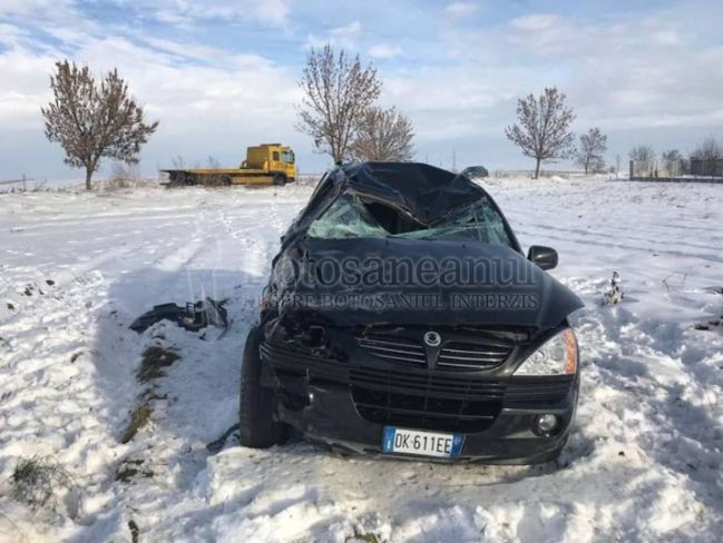 Beat criță, angajatul unei spălătorii i-a furat mașina clientului și s-a răsturnat cu ea