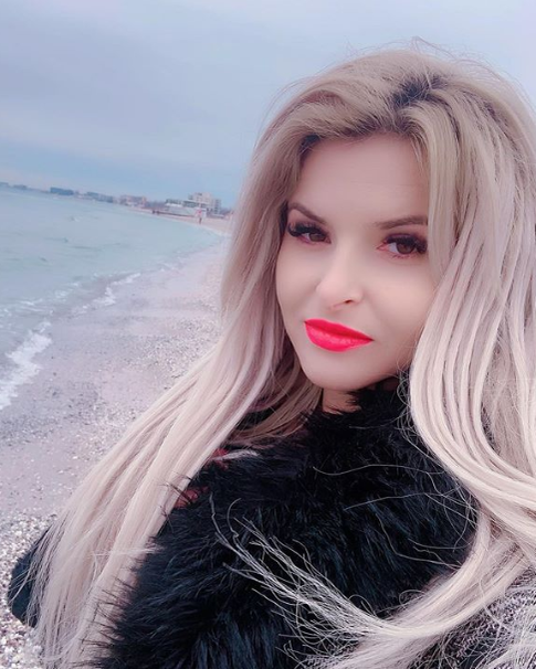 Secretul sexy blondinei de la Gospodar fără pereche: ”Par surori!” + Galerie foto incendiară