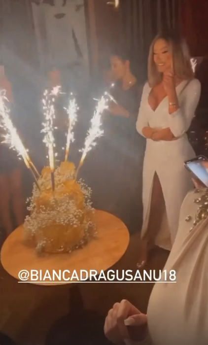 Bianca Drăgușanu, la momentul tortului (Foto: Instagram)