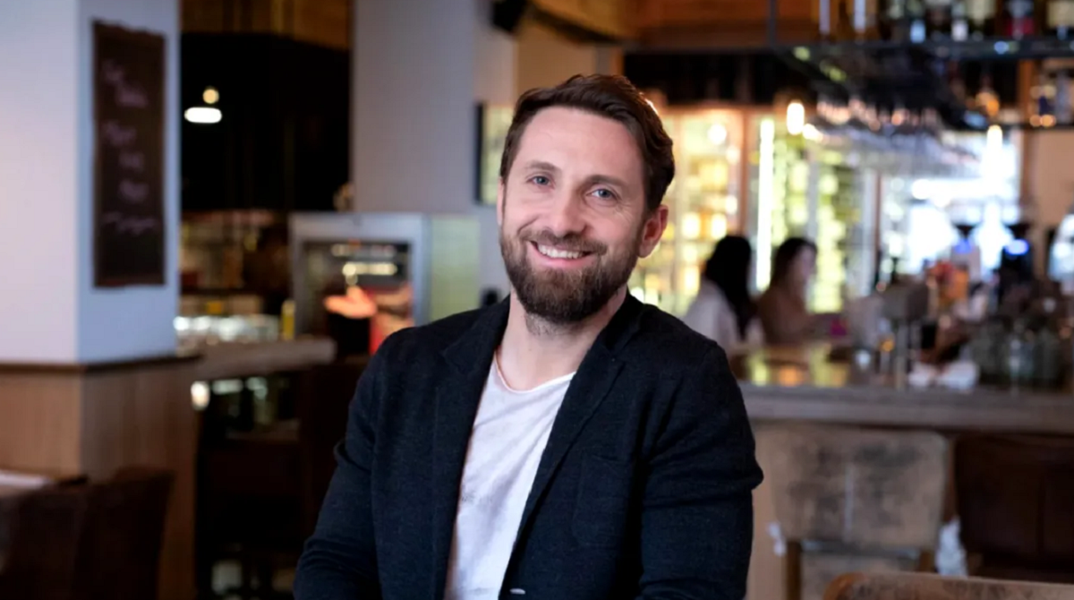 Dani Oțil deține un restaurant de succes/ Sursa foto: Facebook