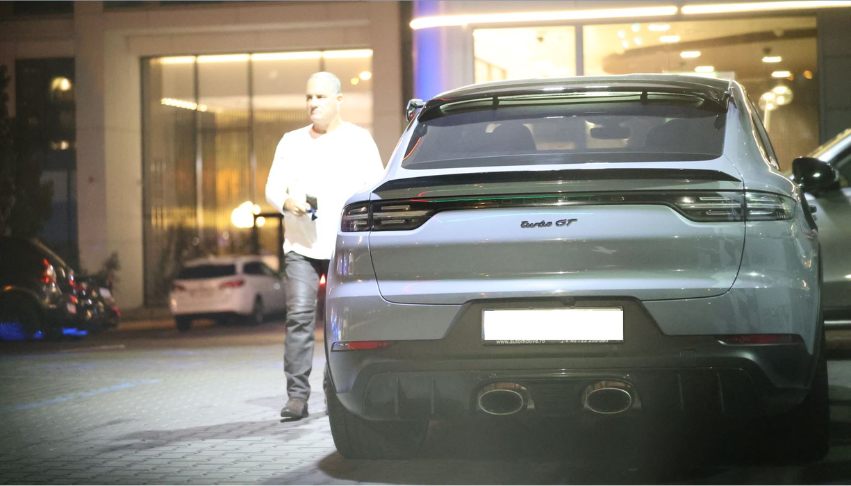 Yoav Stern a făcut mai întâi un popas la benzinărie (Foto: CANCAN.RO)