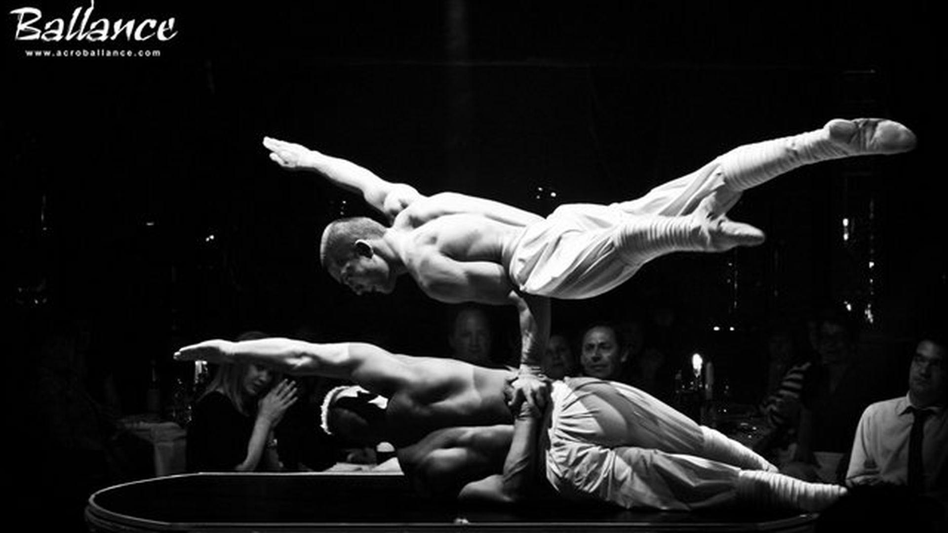 Va mai amintiti de cei doi acrobati care au facut furori in primul sezon la Romanii au Talent? Afla ce mai fac acum tinerii!