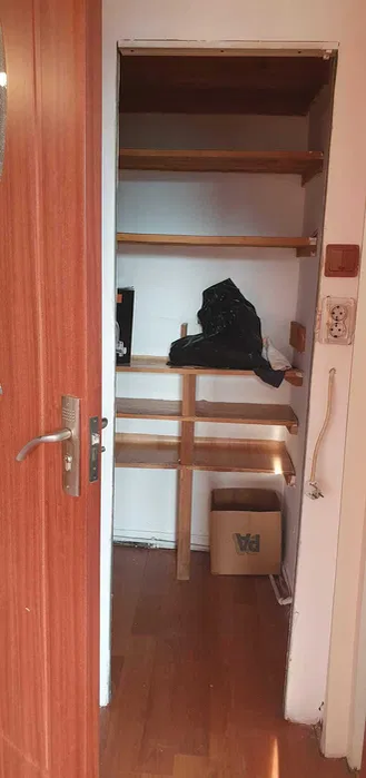 Orașul din România în care un apartament cu 2 camere se vinde cu 10.000 de euro. Are termopane, parchet, uși schimbate și multe alte îmbunătățiri