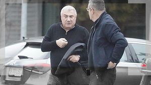 Impresarul a intrat în restaurantul lui Dani Oțil cu un amic și... Victor Becali a făcut prima razie în 2023!