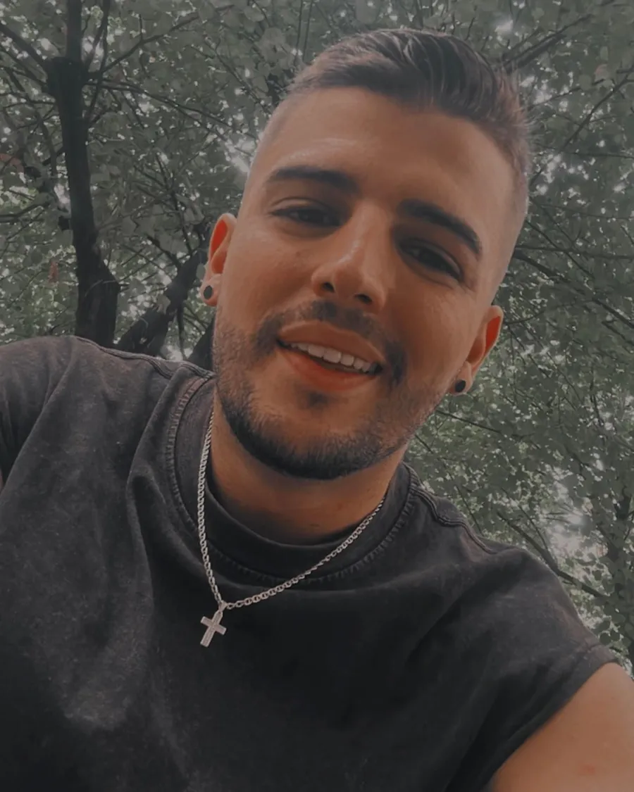 Dany boy îi dă replica fostei iubite, ispita Mădălina. (sursă - facebook.com)