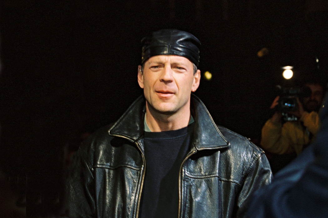 Bruce Willis bei der Premierenparty zum Kinofilm The Sixth Sense im Planet Hollywood. Berlin, 08.12.1999 *** Bruce Willis at the premiere party for the movie The Sixth Sense at Planet Hollywood Berlin, 08 12 1999 Foto:xU.Geislerx/xFuturexImagex sense_9202,Image: 1105678123, License: Rights-managed, Restrictions: imago is entitled to issue a simple usage license at the time of provision. Personality and trademark rights as well as copyright laws regarding art-works shown must be observed. Commercial use at your own risk., Model Release: no  , Credit line: Uwe Geisler / imago stock&people / Profimedia