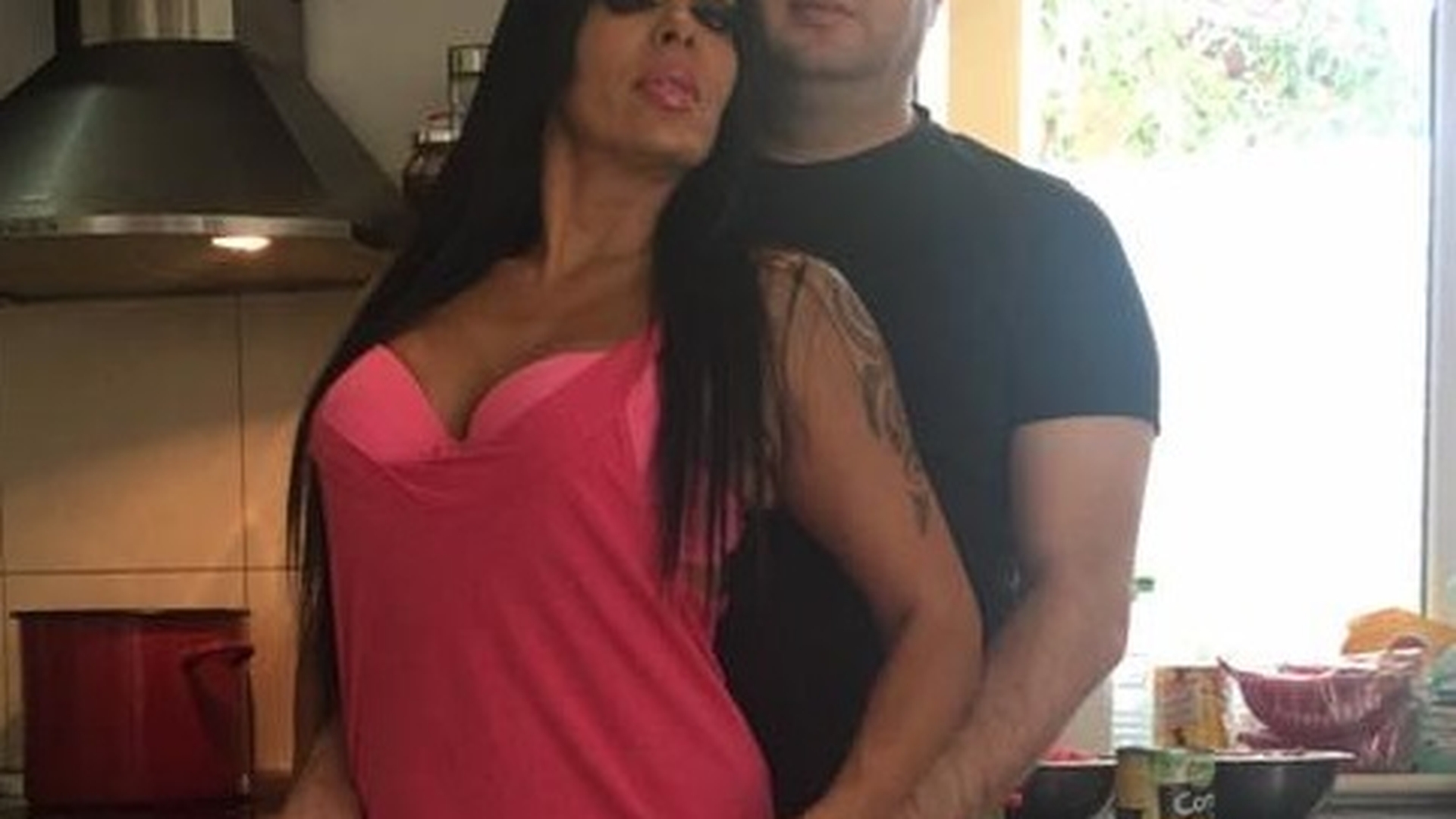 Dana s-a tatuat pentru Leo de la Strehaia! ”Prinţul” Ţiganilor a dezvăluit imagini cu desenul permanent al soţiei 