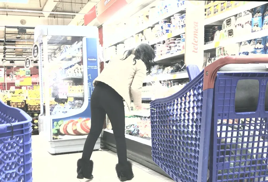 Iubita lui Ilie Năstase, mulată toată, a întors privirile în hipermarket