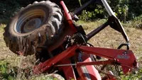 Tragedie în judeţul Gorj! Un bărbat a murit strivit de tractorul care s-a răsturnat peste el