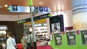 Dana Nalbaru si sotul ei, Dragos Bucur, se comporta ca doi copii... mari. Vezi cum se manifesta cand cred ca sunt singuri!