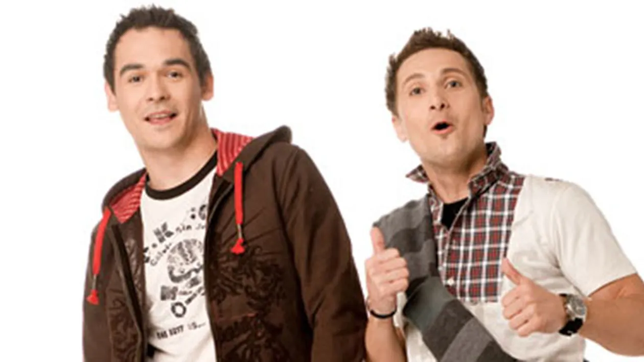 Nu e o gluma! Ce bomba sexy e asistenta lui Razvan si Dani! Pariu ca o sa-ti pice plombele